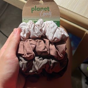 Planet Goody 4 Neutral Scrunchies/Hair ties